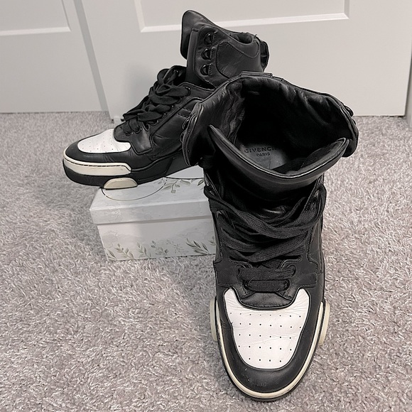 GIVENCHY black leather high top sneakers size43 - Picture 3 of 6